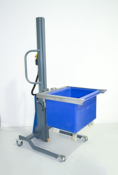 Lifturi pentru manipularea cutiilor