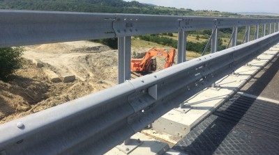 Parapeți pentru marginea drumului