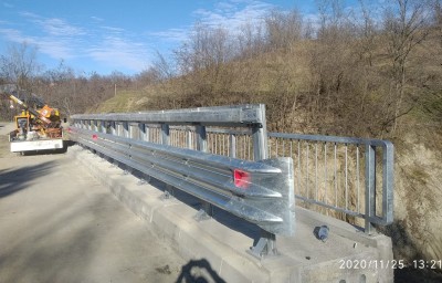 Parapeți pentru marginea drumului